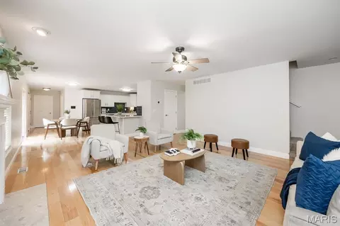 Living - 707 Wheatfield Rd, O'fallon, IL 62269 photo 4 of 6
