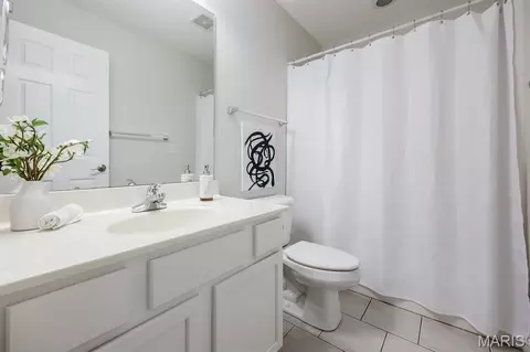 Bath - 707 Wheatfield Rd, O'fallon, IL 62269 photo 1 of 7