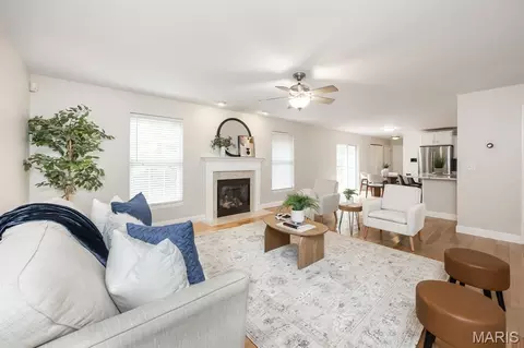 Living - 707 Wheatfield Rd, O'fallon, IL 62269 photo 3 of 6