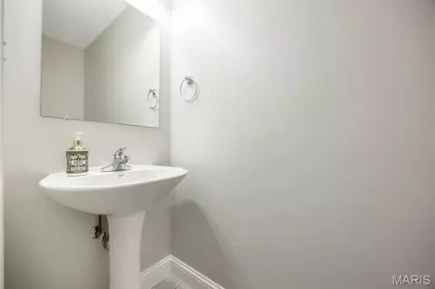 Bath - 707 Wheatfield Rd, O'fallon, IL 62269 photo 2 of 7