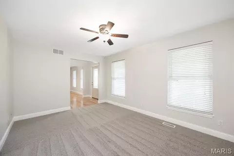 Living - 707 Wheatfield Rd, O'fallon, IL 62269 photo 5 of 6