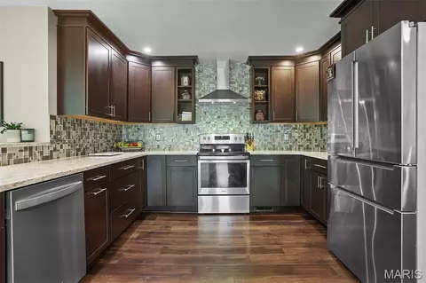 Kitchen - 1863 Highway 100, Pacific, MO 63069 photo 4 of 5