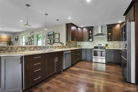 Kitchen - 1863 Highway 100, Pacific, MO 63069 photo 3 of 5