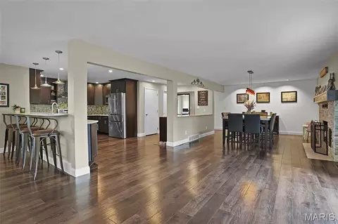 Dining - 1863 Highway 100, Pacific, MO 63069 photo 1 of 3