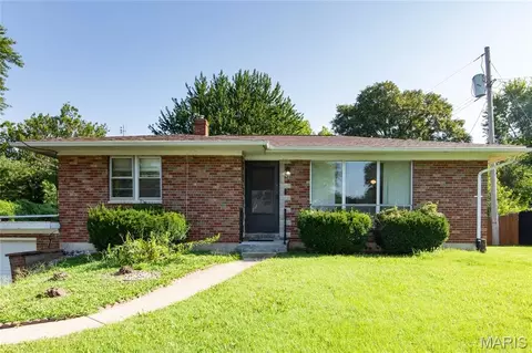 9 Fairway Dr, Fairview Heights, IL 62208