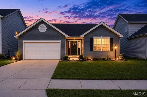 724 Palisades Dr, Saint Charles, MO 63301