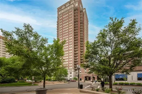 150 Carondelet Plz #204, Clayton, MO 63105