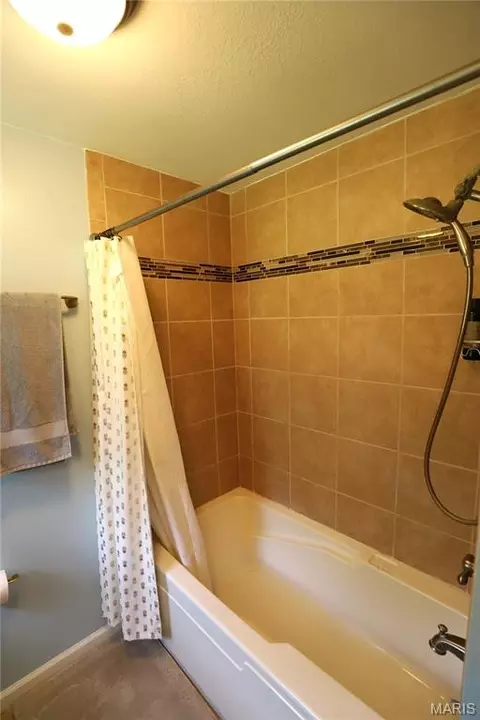 Bath - 11697 John Emling Rd, Bismarck, MO 63624 photo 1 of 4