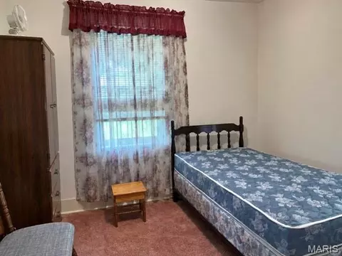 Bedroom - 504 Sarff Ave, Gideon, MO 63848 photo 2 of 2