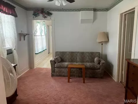 Living - 504 Sarff Ave, Gideon, MO 63848 photo 2 of 2