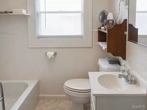 Bath - 504 Sarff Ave, Gideon, MO 63848 photo 1 of 1