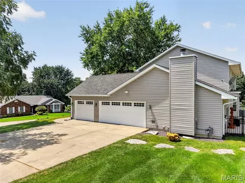 Exterior - 701 Loretta Dr, O'fallon, MO 63366 photo 4 of 17