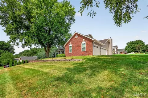 Exterior - 701 Loretta Dr, O'fallon, MO 63366 photo 3 of 17