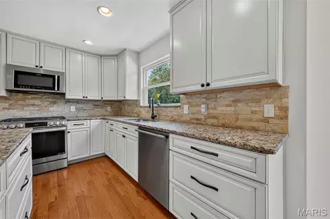 Kitchen - 701 Loretta Dr, O'fallon, MO 63366 photo 7 of 9