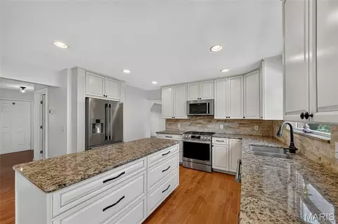 Kitchen - 701 Loretta Dr, O'fallon, MO 63366 photo 2 of 9