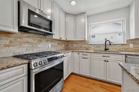 Kitchen - 701 Loretta Dr, O'fallon, MO 63366 photo 4 of 9