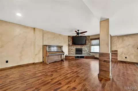 Living - 701 Loretta Dr, O'fallon, MO 63366 photo 12 of 13