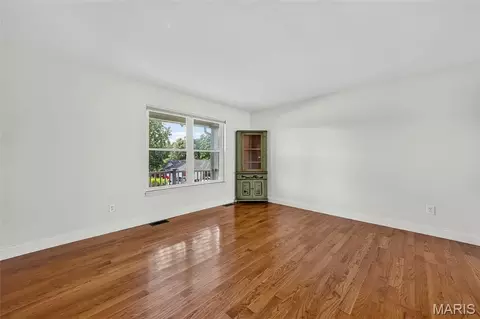 Living - 701 Loretta Dr, O'fallon, MO 63366 photo 4 of 13