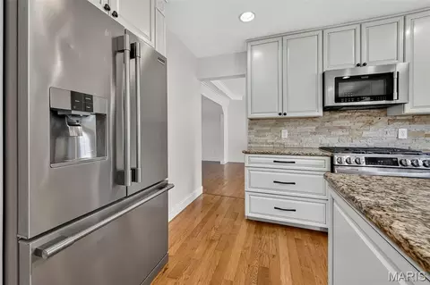 Kitchen - 701 Loretta Dr, O'fallon, MO 63366 photo 5 of 9