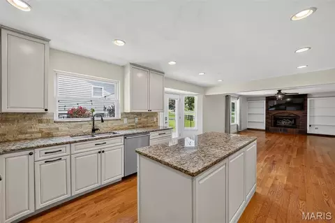 Kitchen - 701 Loretta Dr, O'fallon, MO 63366 photo 3 of 9