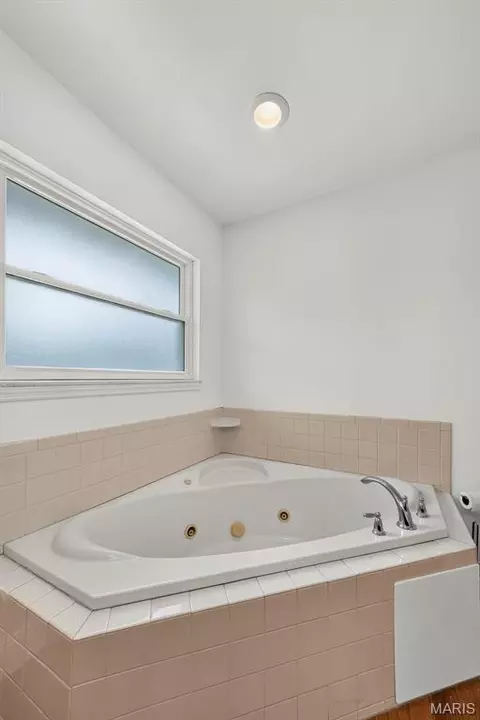 Bath - 701 Loretta Dr, O'fallon, MO 63366 photo 5 of 8