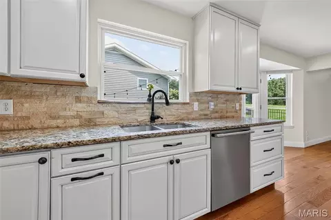 Kitchen - 701 Loretta Dr, O'fallon, MO 63366 photo 6 of 9