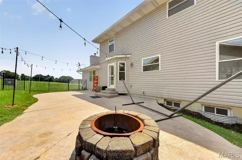 Exterior - 701 Loretta Dr, O'fallon, MO 63366 photo 8 of 17