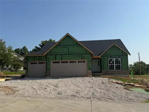 2218 Principia Dr, Maryland Heights, MO 63043