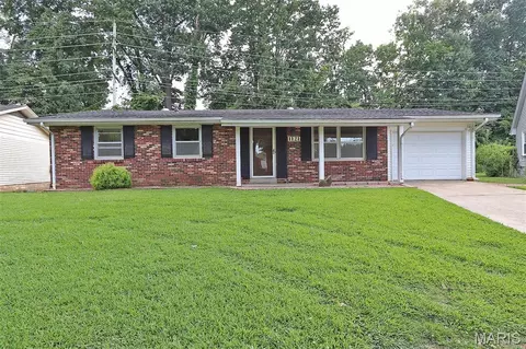 1121 Landgraf Dr, Cape Girardeau, MO 63701
