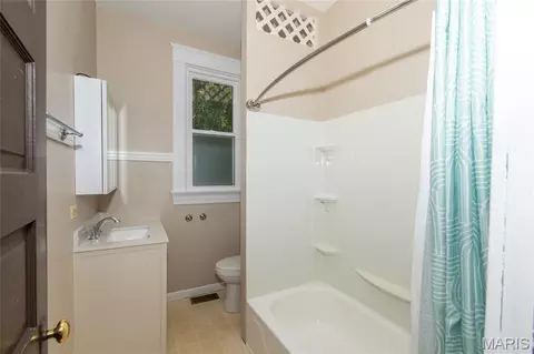 Bath - 629 E C St, Belleville, IL 62220 photo 1 of 1