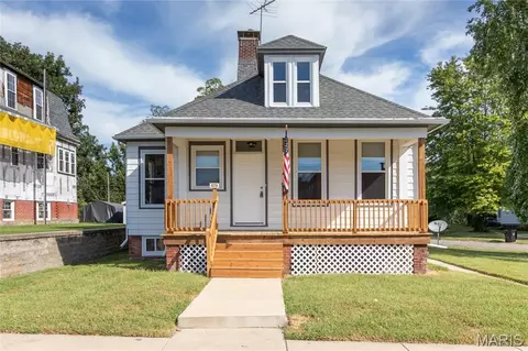 Exterior - 629 E C St, Belleville, IL 62220 photo 5 of 7