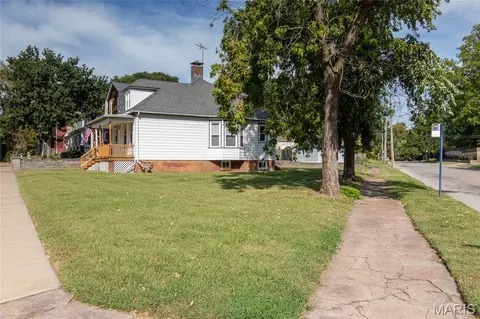 Exterior - 629 E C St, Belleville, IL 62220 photo 6 of 7