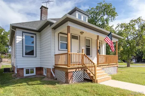 Exterior - 629 E C St, Belleville, IL 62220 photo 4 of 7