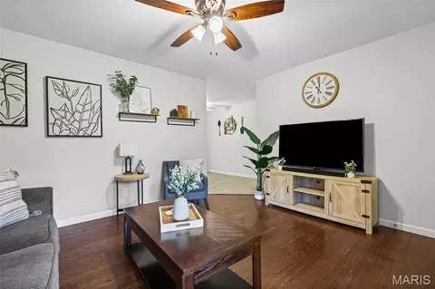 5221 Butler Hill Estates Dr, Saint Louis, MO 63128