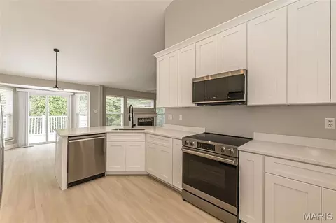 Kitchen - 537 Boulder River Dr, O'fallon, MO 63368 photo 5 of 5