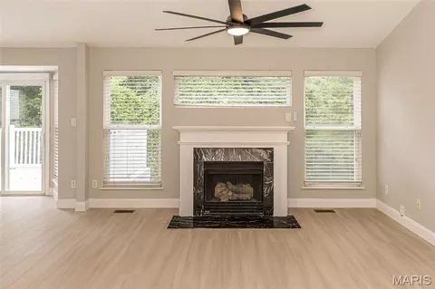 Living - 537 Boulder River Dr, O'fallon, MO 63368 photo 3 of 6
