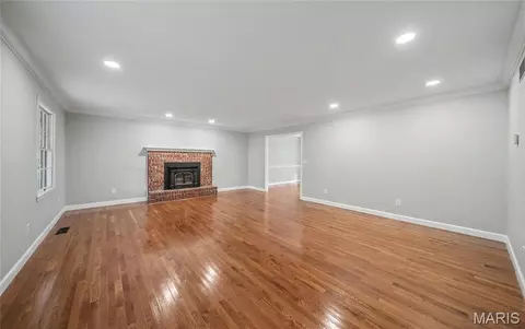Living - 807 Lariat Ln, Rolla, MO 65401 photo 1 of 5