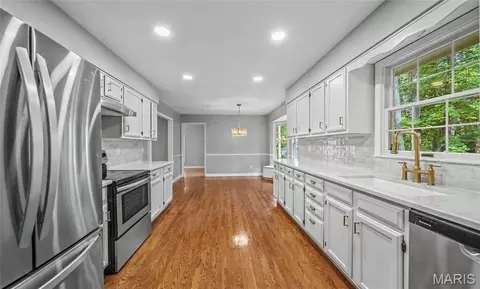 Entry Way - 807 Lariat Ln, Rolla, MO 65401 photo 5 of 9
