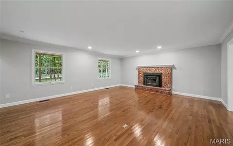 Living - 807 Lariat Ln, Rolla, MO 65401 photo 2 of 5