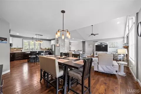 Dining - 270 Vatterott Farm Rd, Pacific, MO 63069 photo 2 of 2