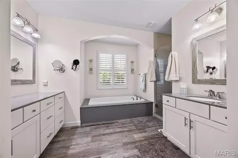Bath - 270 Vatterott Farm Rd, Pacific, MO 63069 photo 1 of 1