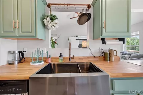 Kitchen - 120 Kale Ct, Saint Robert, MO 65584 photo 1 of 6