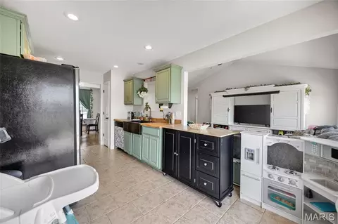 Kitchen - 120 Kale Ct, Saint Robert, MO 65584 photo 5 of 6