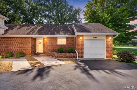 2238 Riverwood Trails Dr, Florissant, MO 63031