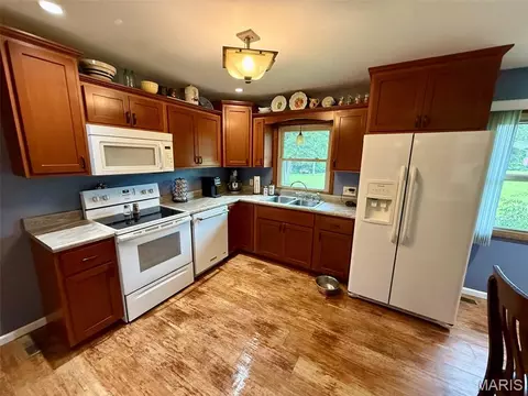 Kitchen - 66 Edith Dr, Bourbon, MO 65441 photo 2 of 4