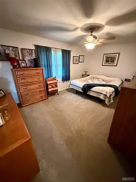 Bedroom - 66 Edith Dr, Bourbon, MO 65441 photo 2 of 4