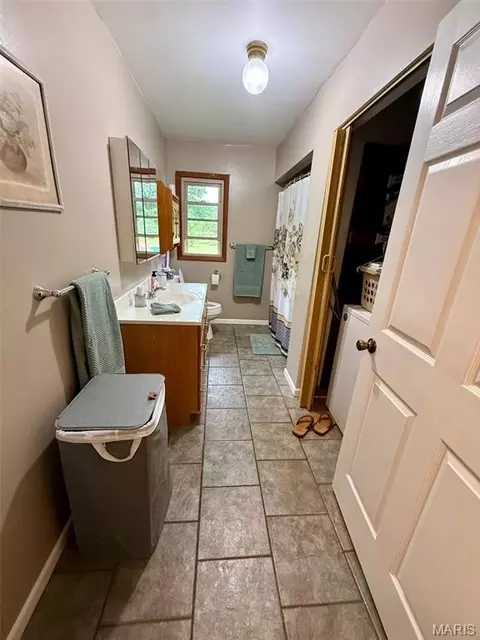 Bath - 66 Edith Dr, Bourbon, MO 65441 photo 1 of 1