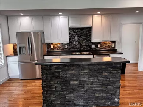 Kitchen - 445 Manion, Sullivan, MO 63080 photo 4 of 9