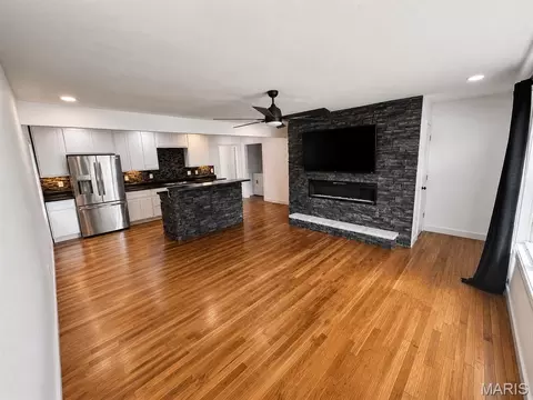 Living - 445 Manion, Sullivan, MO 63080 photo 3 of 4