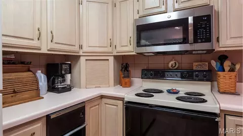 Kitchen - 34 Trigger Rd, Linn Creek, MO 65052 photo 2 of 2
